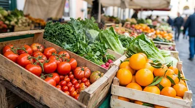 Frutas y verduras frescas en la frutería de Los Molinos La Vera