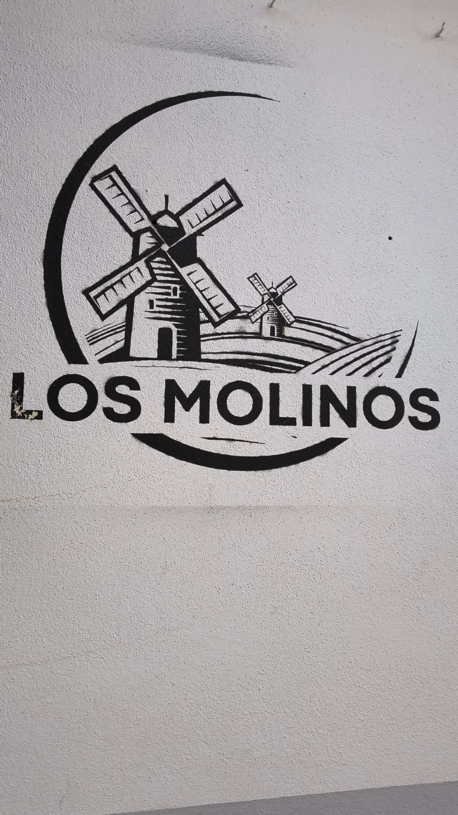 Fachada exterior de Los Molinos La Vera en Madrigal de la Vera, Cáceres